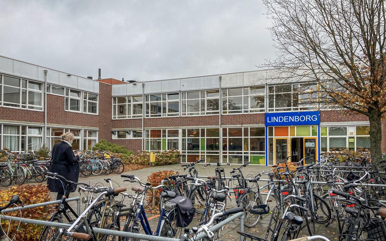 De Lindenborg is een van de gebouwen van rsg De Borgen in Leek. De Lindenborg is een van de gebouwen van rsg De Borgen in Leek.