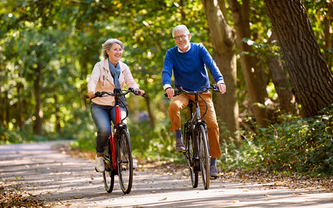 Gezond ouder worden door bijvoorbeeld regelmatig te fietsen.