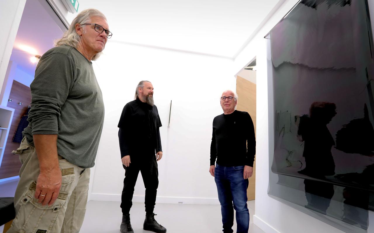 Rudy Lanjouw (links) van kunstruimte P60 met zijn Belgische collega’s Johan September (midden) en Jos Rosseels.