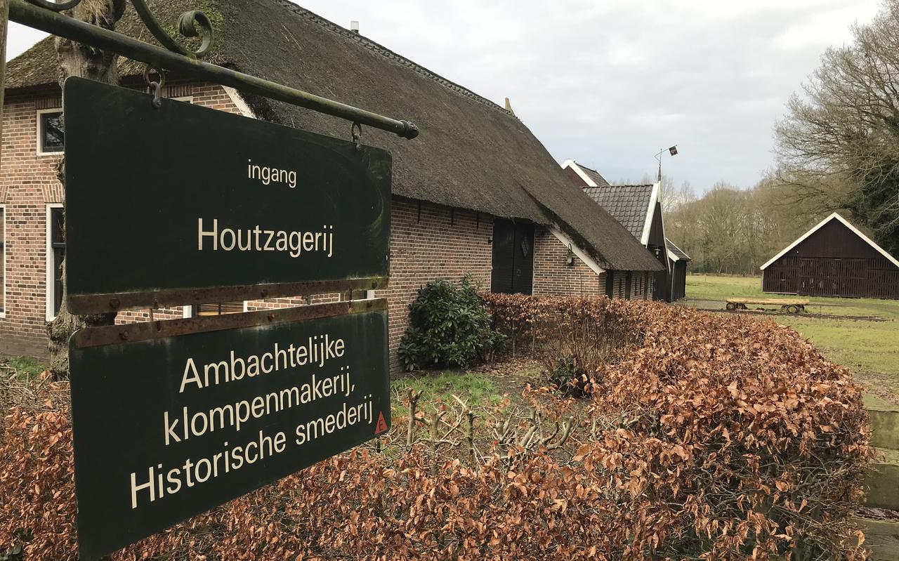 De klompenmakerij en houtzagerij in Orvelte verdwijnen mogelijk uit het straatbeeld van het museumdorp. De klompenmakerij en houtzagerij in Orvelte verdwijnen mogelijk uit het straatbeeld van het museumdorp.