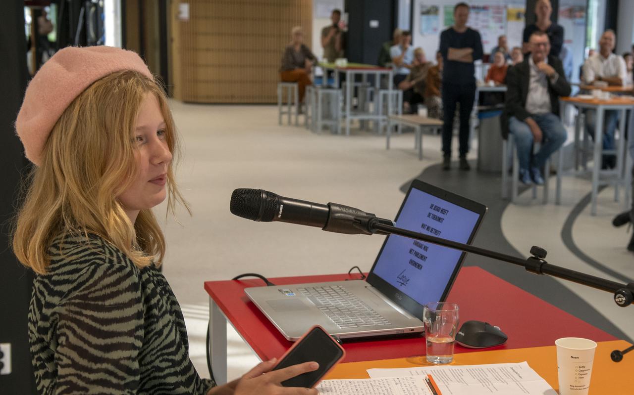 Aniek Naber opende in de nieuwe kantine de RSG Ter Apel nieuwe stijl
Aniek Naber opende in de nieuwe kantine de RSG Ter Apel nieuwe stijl