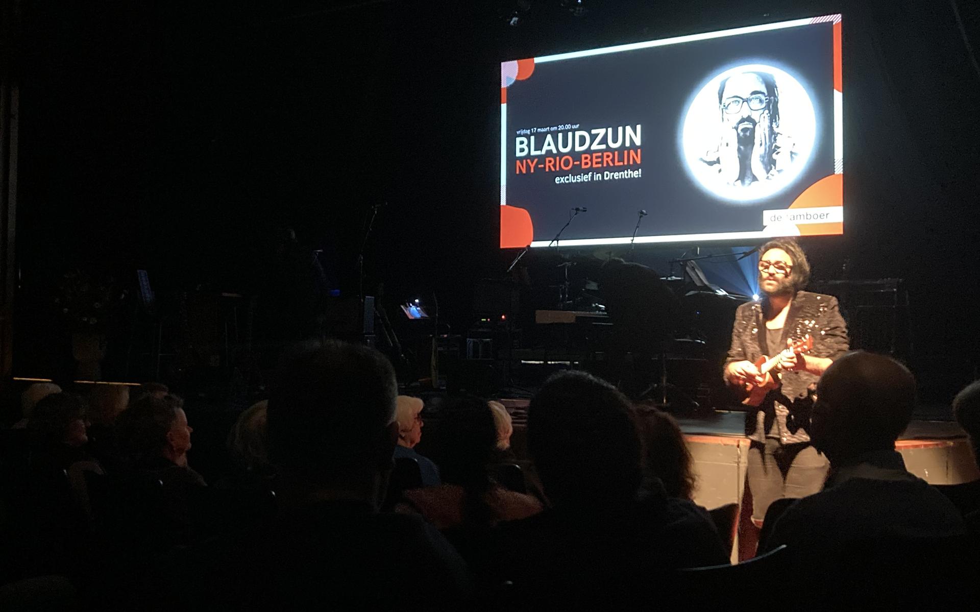 Je eigen concert promoten in het theater. Zelfs singer-songwriter Blaudzun had er een ritje naar Hoogeveen voor over.