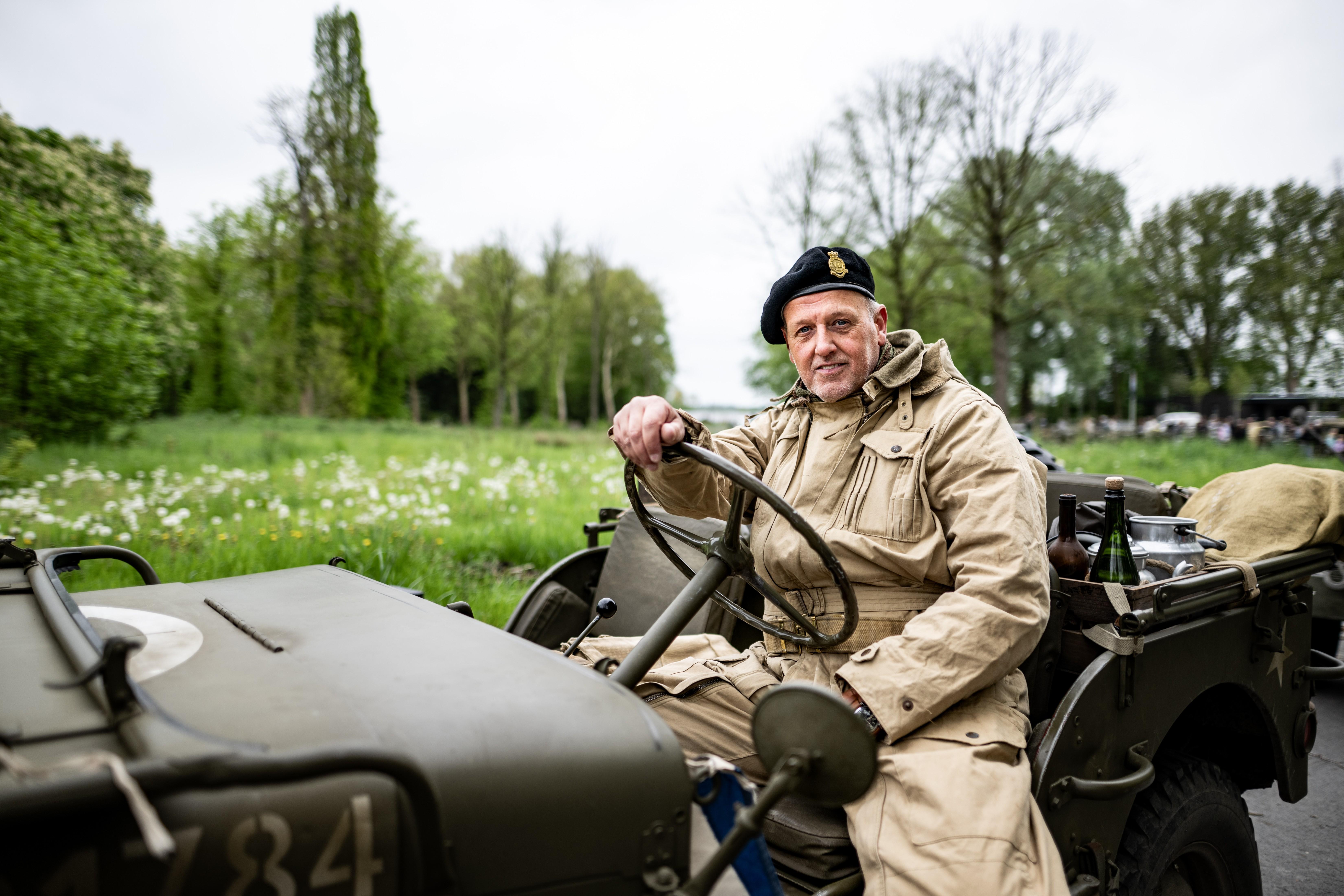 Hoe Theo (52) uit Gieten de WOII-jeep van zijn overleden vriend Johan een nieuw leven gaf