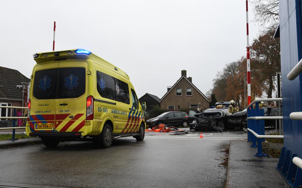 Drie gewonden bij ongeluk met twee autos bij Hoogersmilde.