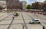 Een paar honderd mensen staan rondom de Grote Markt klaar, telefoon in de aanslag, om beelden de te maken van de traumahelikopter die om 14:20 opstijgt uit het centrum van Groningen. 