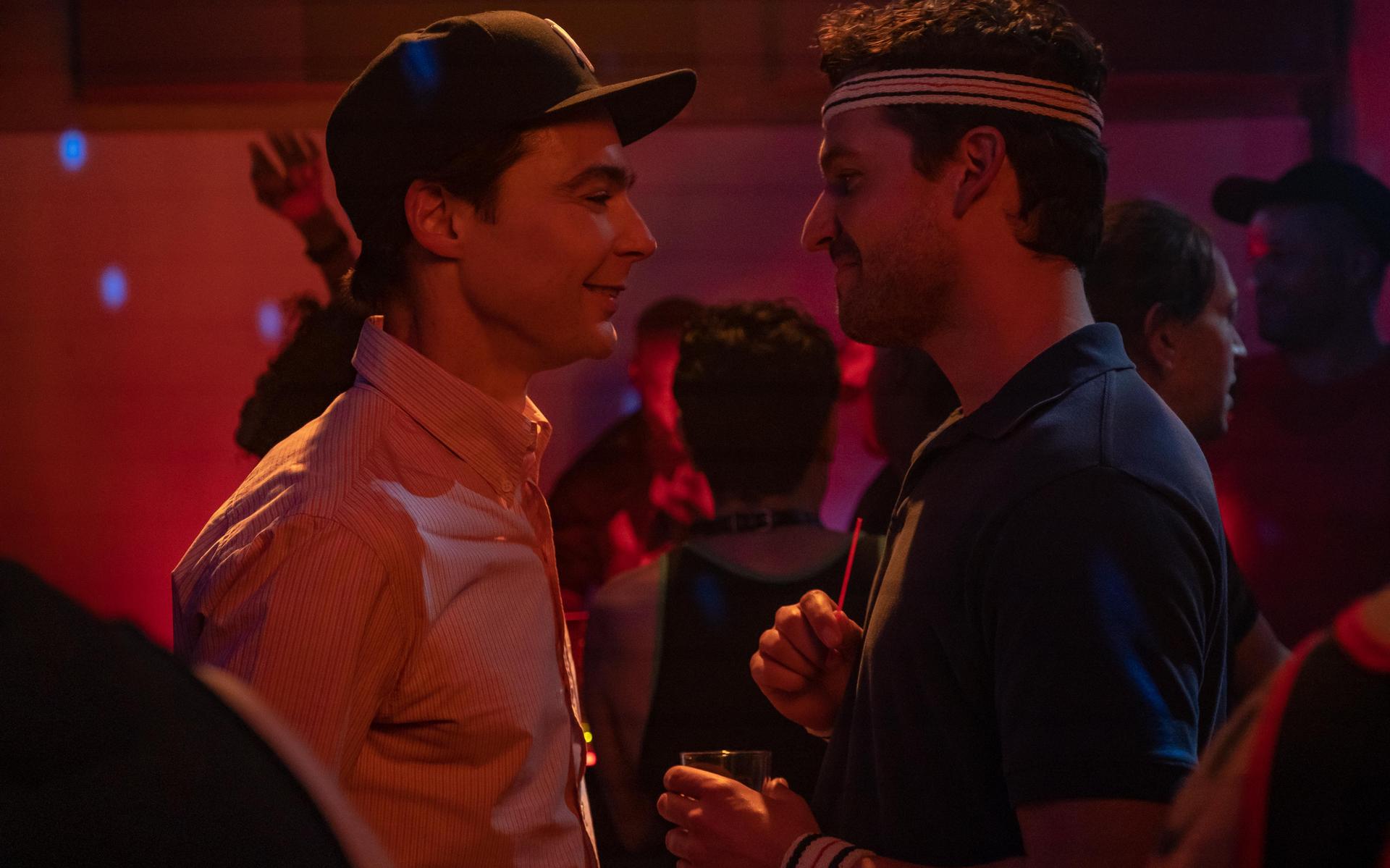Jim Parsons als Michael Ausiello en Ben Aldridge als Kit Cowan in 'Spoiler alert'.