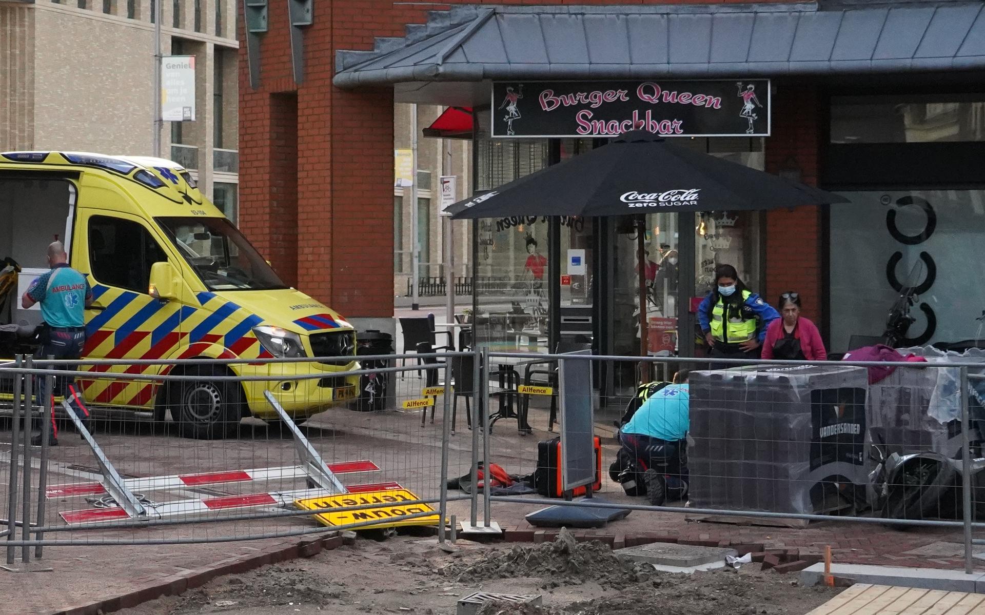 Scooter botst tegen pallet met stenen in Assen: bestuurder gewond - Dagblad van het Noorden