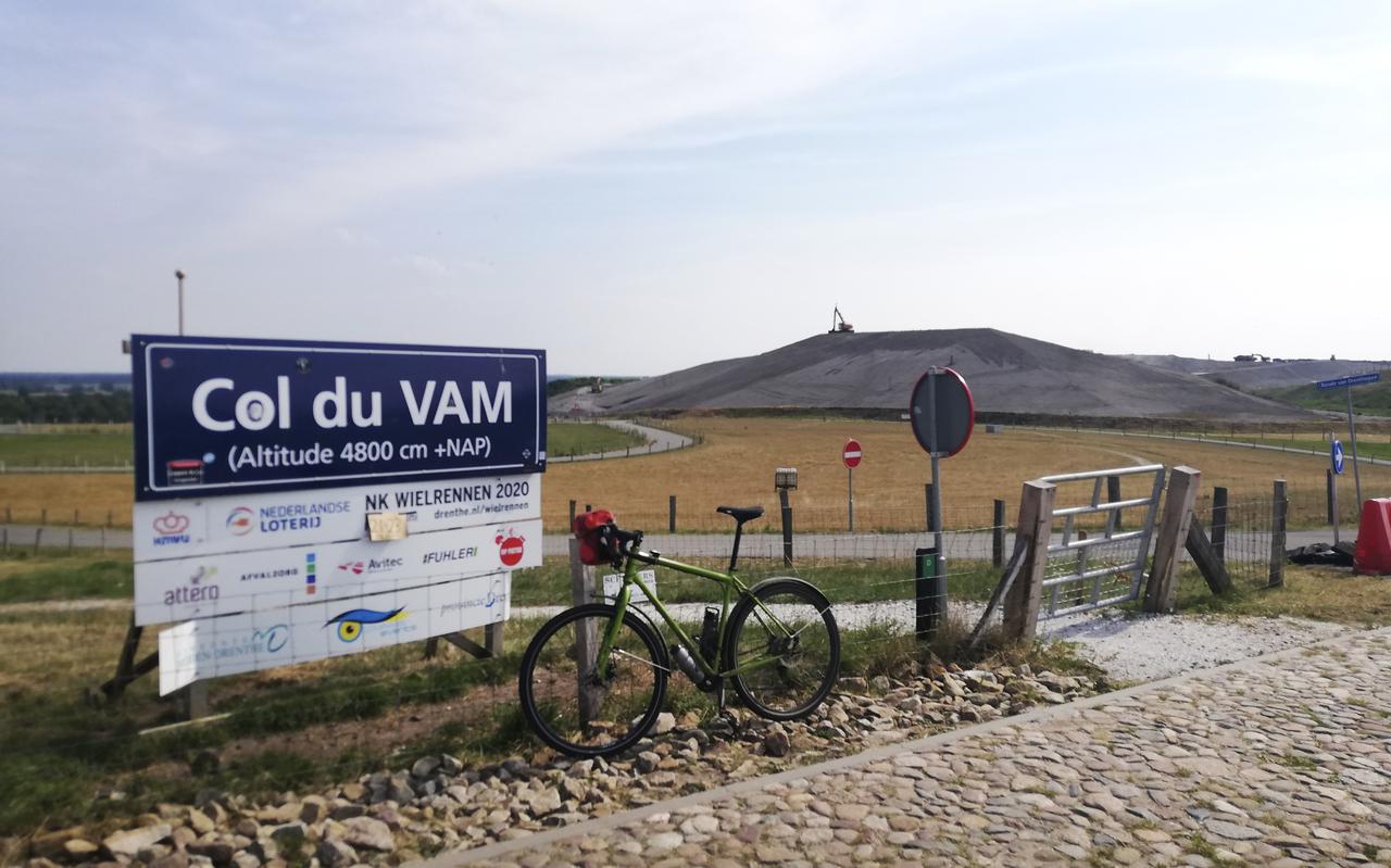 De Col du VAM is welgeteld 4800 cm hoog. De Col du VAM is welgeteld 4800 cm hoog.