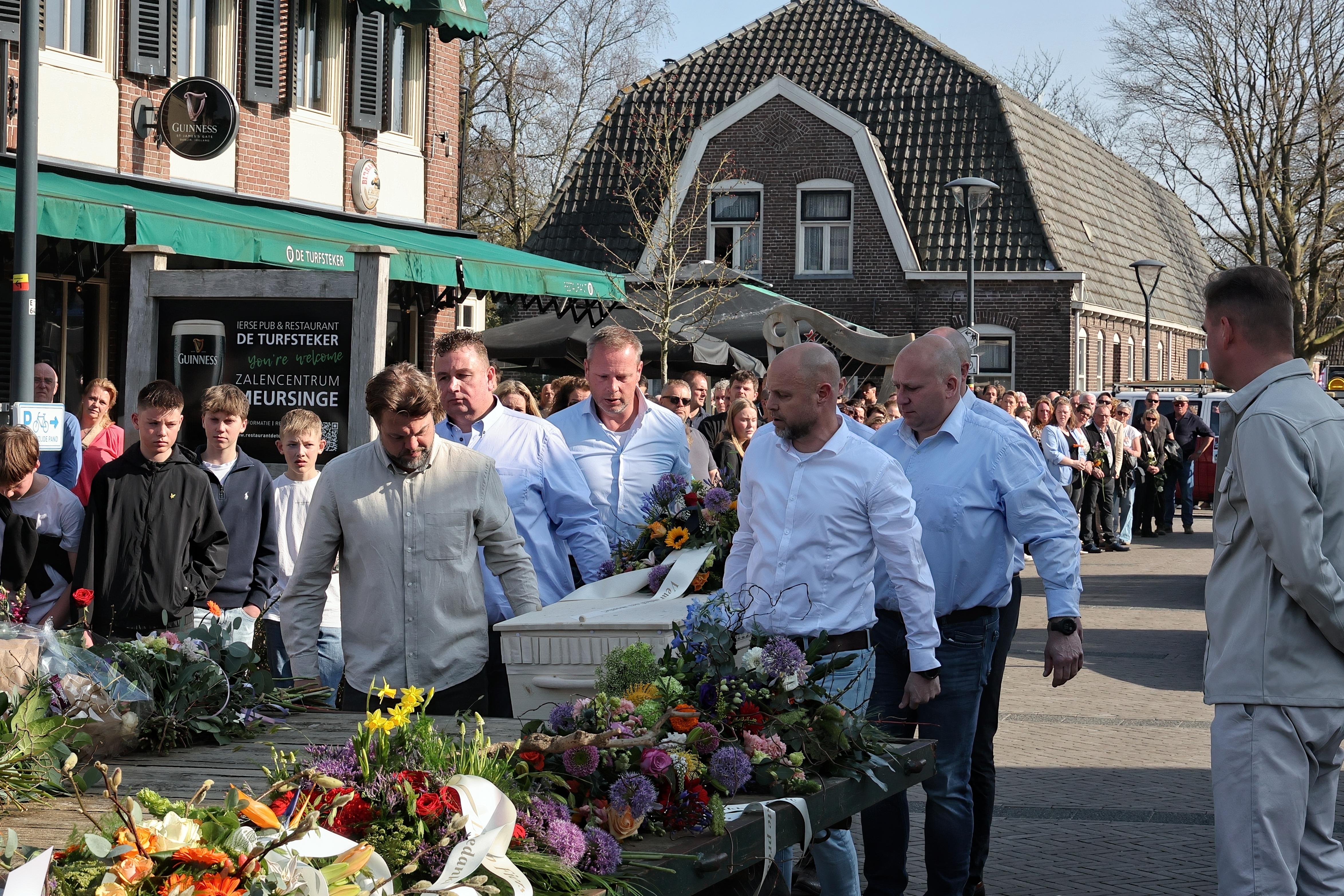 Westerbork neemt massaal afscheid van horecaondernemer Sander Vos