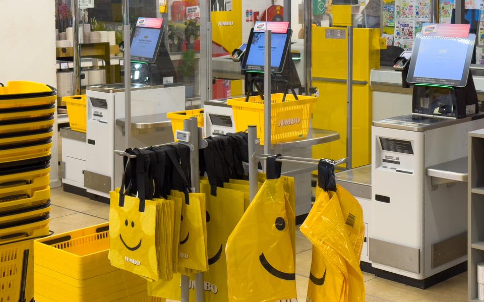 Bij steeds meer supermarkten kunnen klanten terecht bij kassa's waar ze zelf hun boodschappen kunnen scannen.