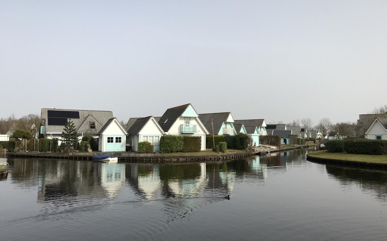Burgemeester en wethouders van Midden-Groningen wijzen op voorhand een initiatiefvoorstel af om permanente bewoning op De Leine in Meerwijck toe te staan. Burgemeester en wethouders van Midden-Groningen wijzen op voorhand een initiatiefvoorstel af om permanente bewoning op De Leine in Meerwijck toe te staan.
