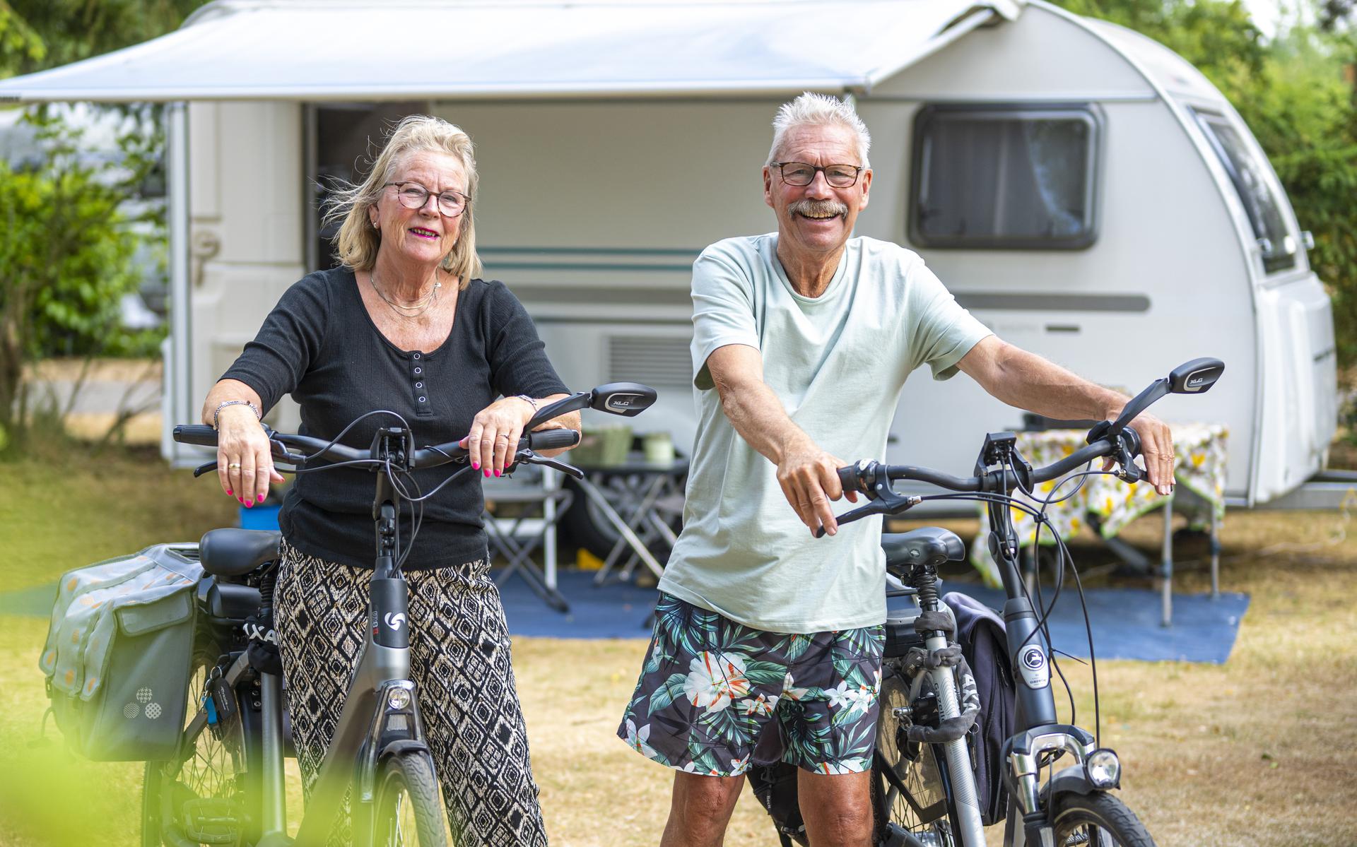 Mart (72) e Annemarie (69) non andranno più in Italia da quattro settimane: troppo lontano e troppo caro con una pensione statale e una piccola pensione.  Ora sono al campeggio a Ees |  Indagine sulle vacanze DVHN