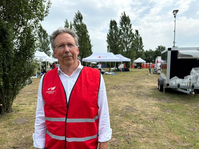 Baas Vluchtelingenwerk Frank Candel over Ter Apel: ‘Wees sportief als gemeente, organiseer een paar 
