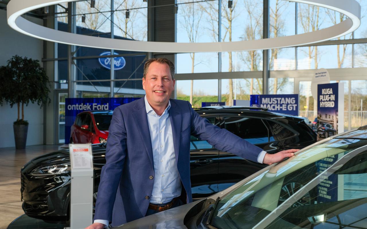 Directeur Menno Smidts van de Smidts Autogroep maakt zich zorgen over de steeds hogere kosten van het autobezit.