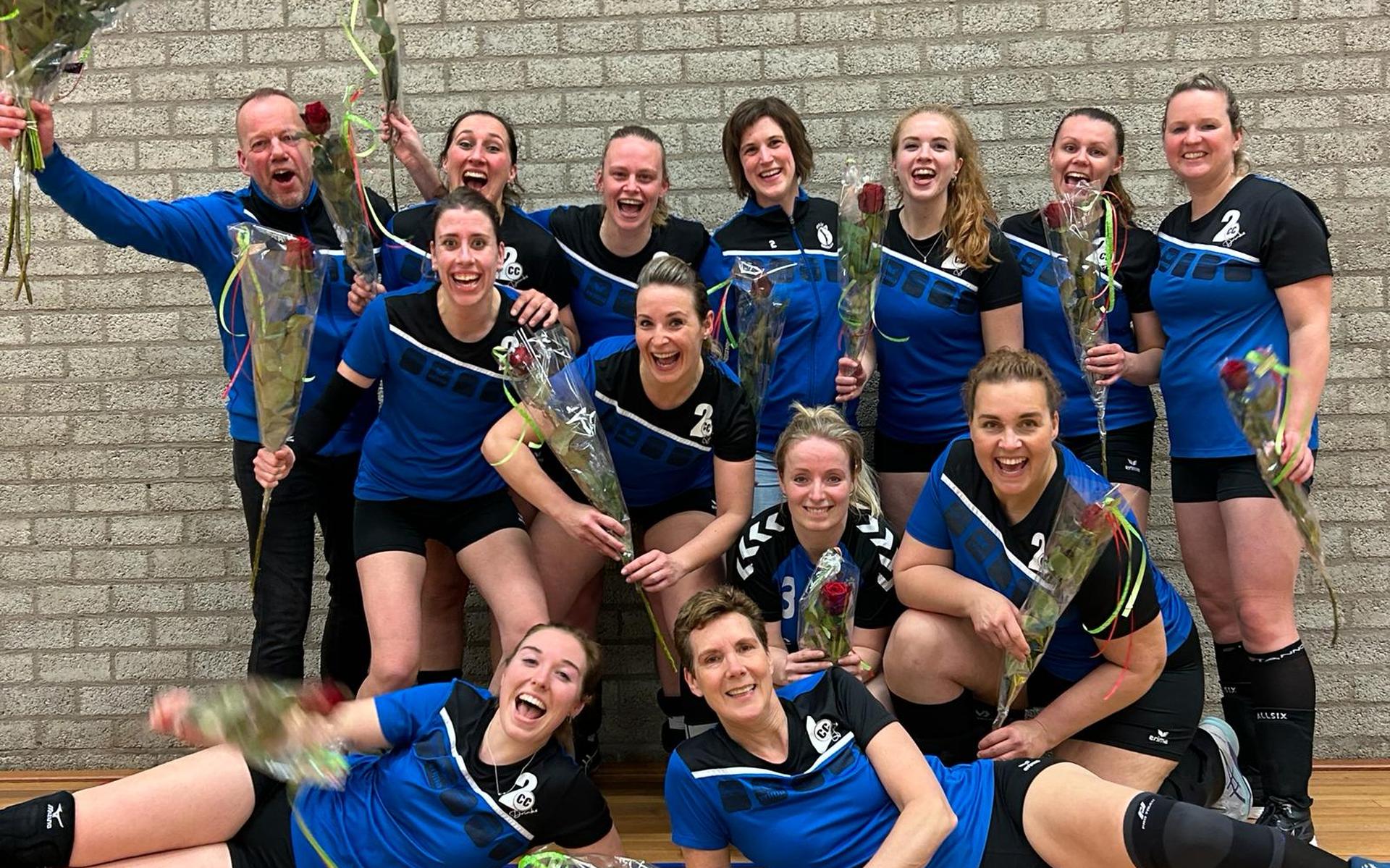 Volleybalsters Fama uit Smilde promoveren naar derde divisie