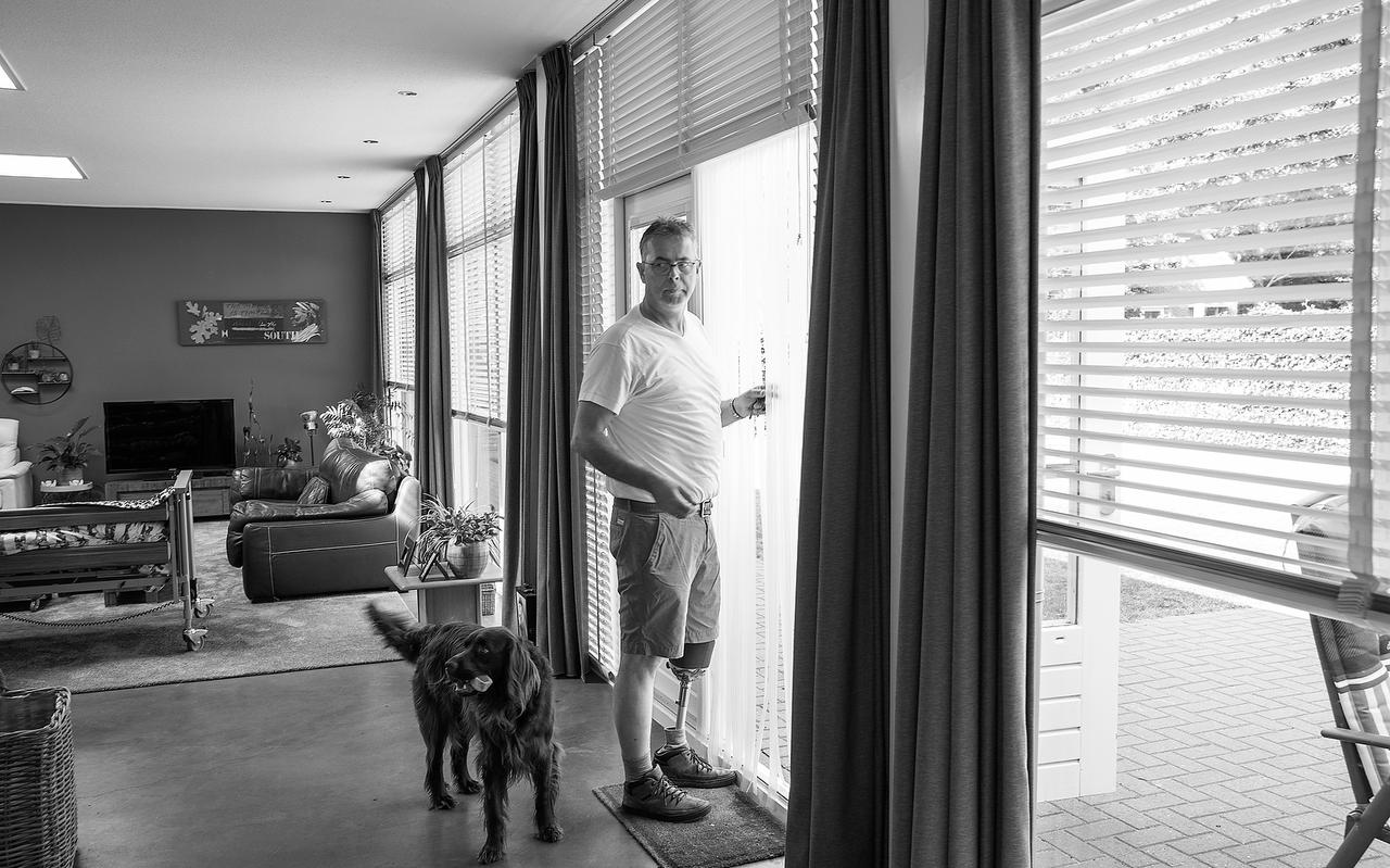 Een van de verhalen in ‘Impact’ gaat over Wim uit Havelte. Hij had geen tijd om lang te revalideren: ,,Anders was ik niet alleen mijn been maar ook mijn twee bedrijven kwijt geweest.”
Een van de verhalen in ‘Impact’ gaat over Wim uit Havelte. Hij had geen tijd om lang te revalideren: ,,Anders was ik niet alleen mijn been maar ook mijn twee bedrijven kwijt geweest.”