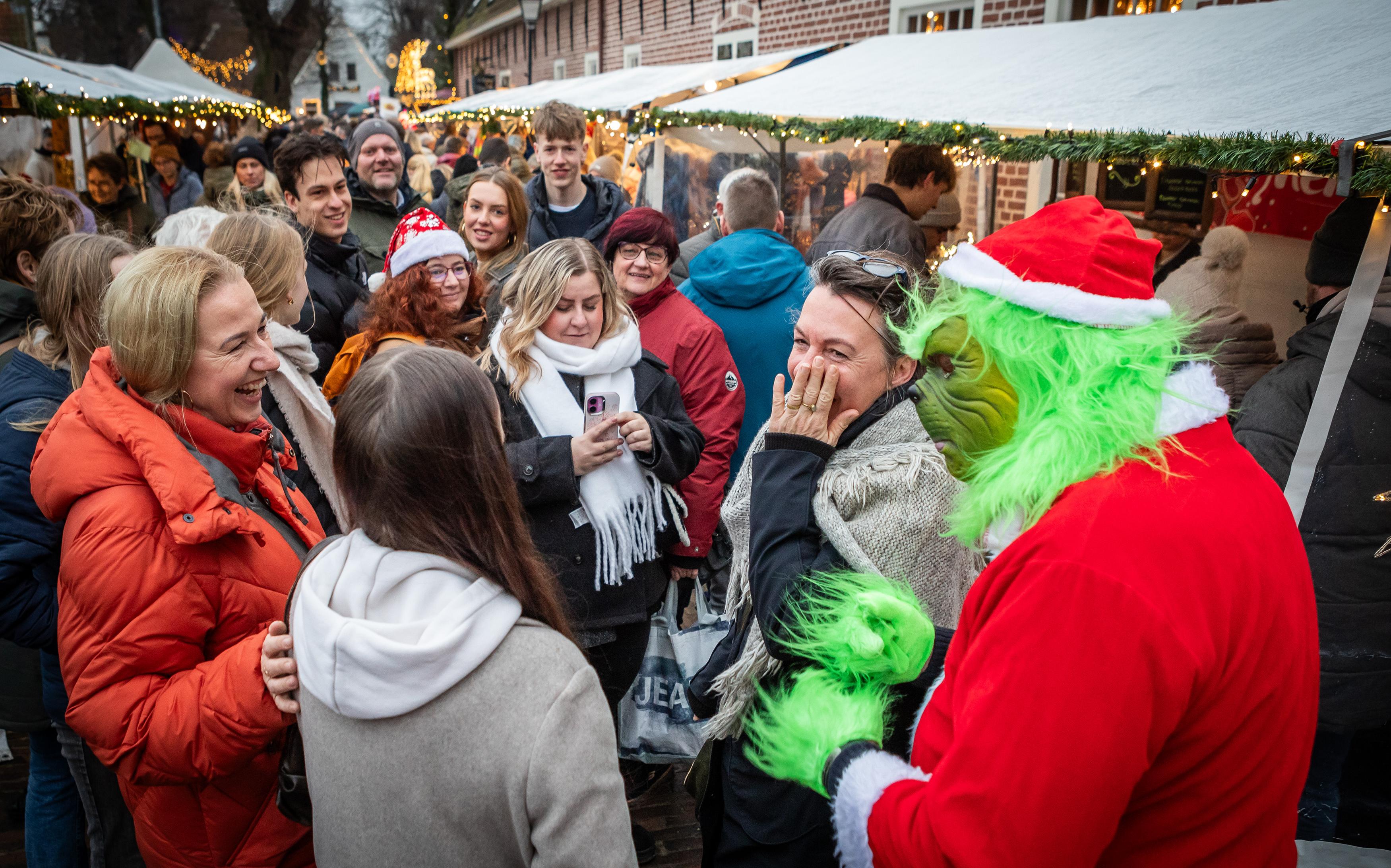 Duitsers massaal naar kerstmarkt in Bourtange. 'Veel leukere producten hier, niet die goedkope troep