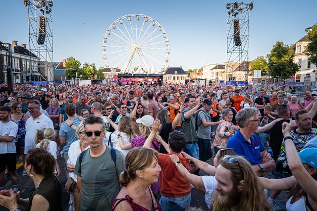 Dag één: heel Assen is een dampend festivalterrein tijdens TT