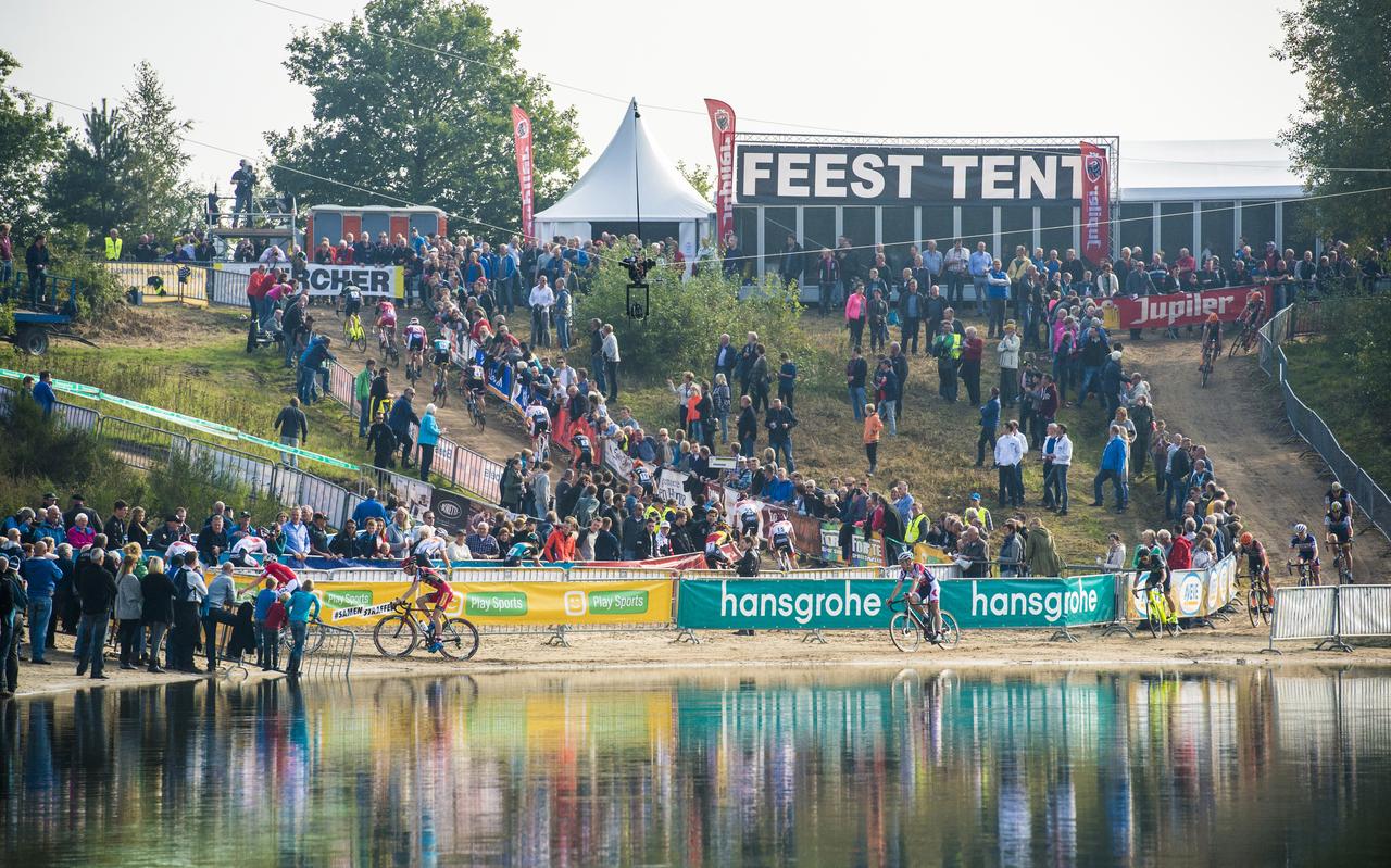 Het kenmerkende plaatje in de Drentse bossen, de Superprestige van Gieten. Het kenmerkende plaatje in de Drentse bossen, de Superprestige van Gieten.