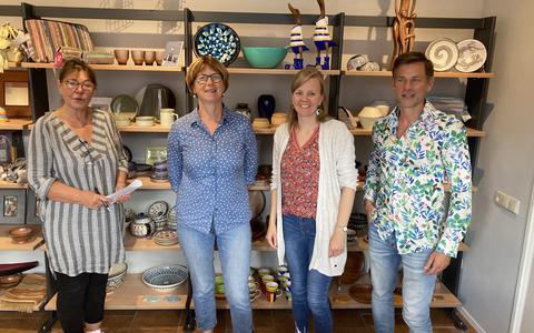 Het bestuur van de jubilerende Wereldwinkel Zuidhorn met (vlnr) Elly van Nes, Carine Denissen, Aline Buit en Arlewijn Kerssies.