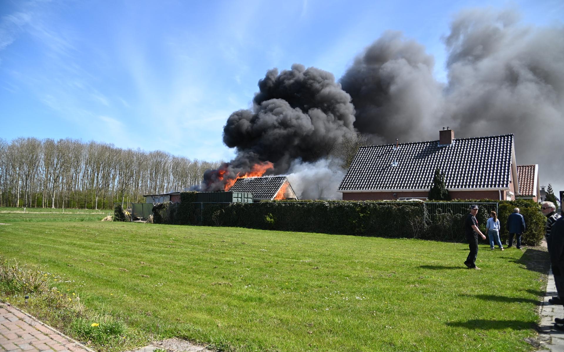 Brand verwoest schuur in Oostwold - Dagblad van het Noorden - Dagblad van het Noorden