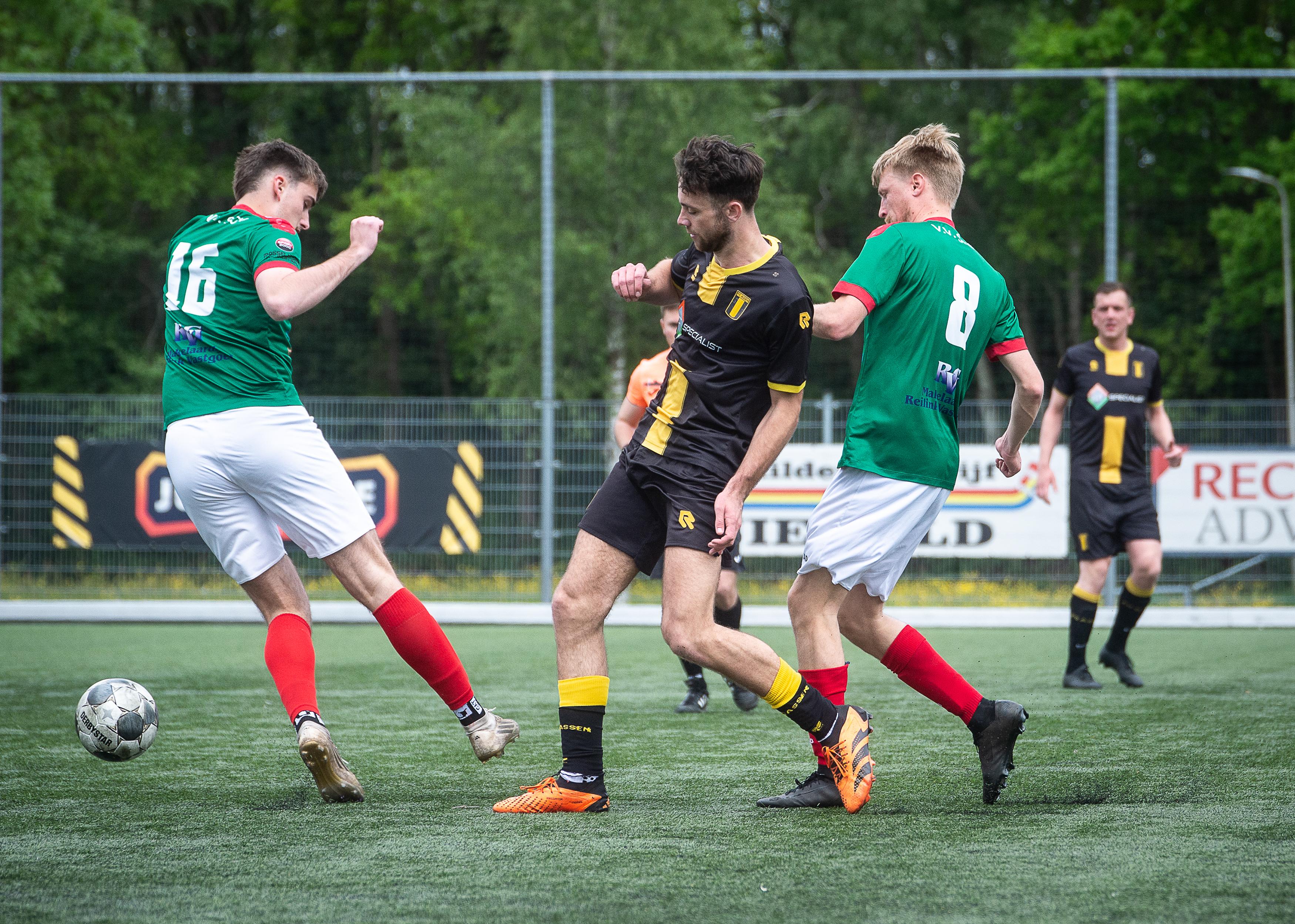 Slapende reus FC Assen ontwaakt nog niet, ‘logeerkleren’ Frank Wolters kunnen in kofferbak blijven l