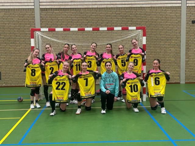 Handbalmeisjes van SVBO worden zevende van Nederland