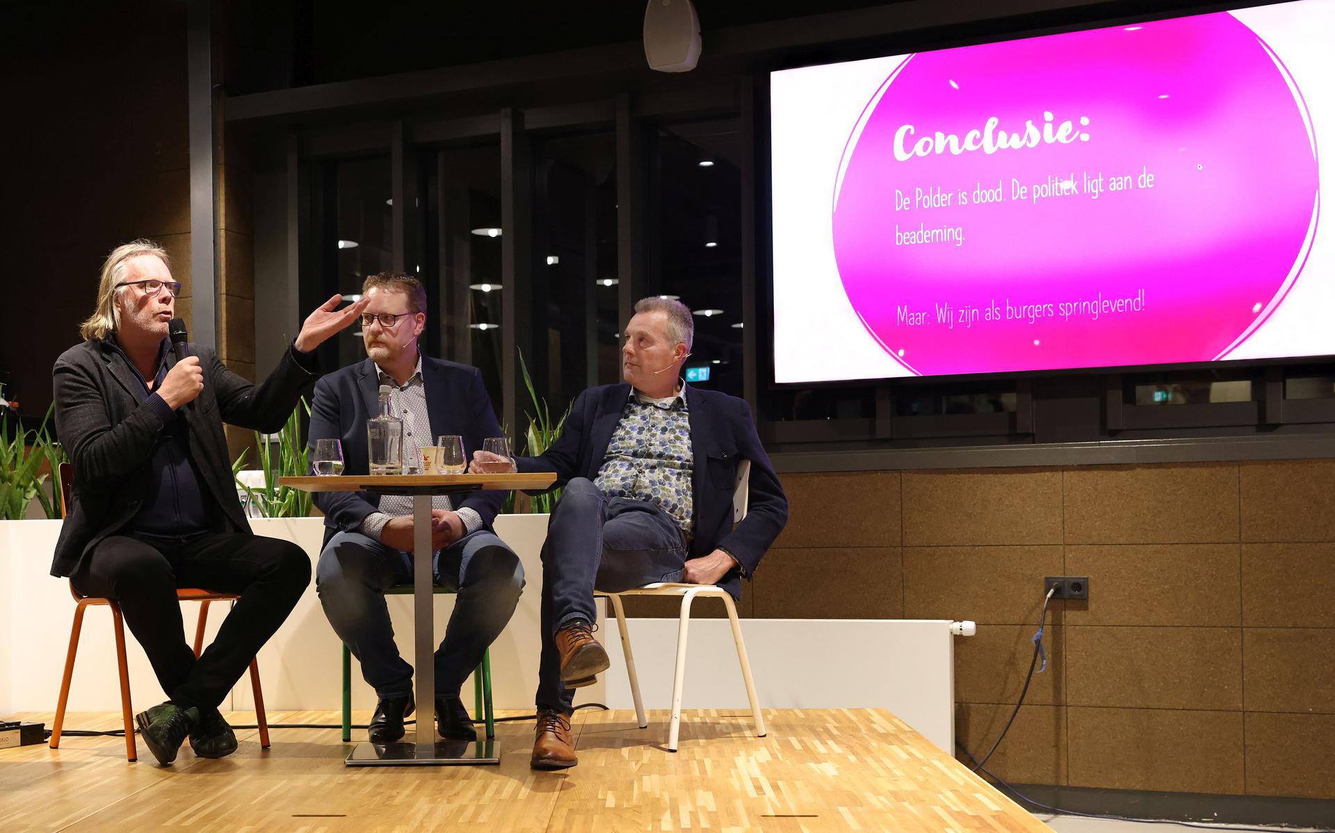 Hoofdredacteur Evert van Dijk van het Dagblad van het Noorden (links), Marc Jager en Klaas-Jan Noorman geven hun visie. 