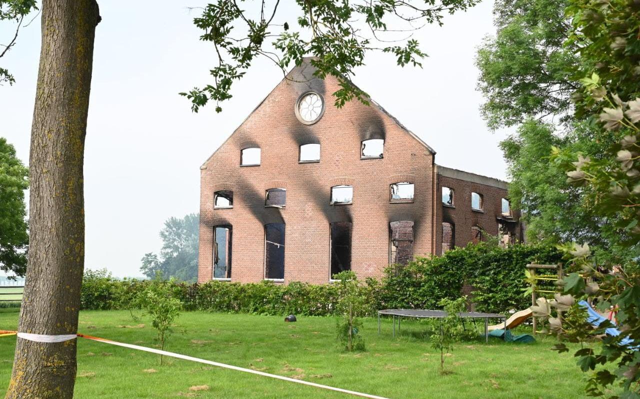 De voorgevel van de woonboerderij in Nieuwolda. Die staat er nog De voorgevel van de woonboerderij in Nieuwolda. Die staat er nog