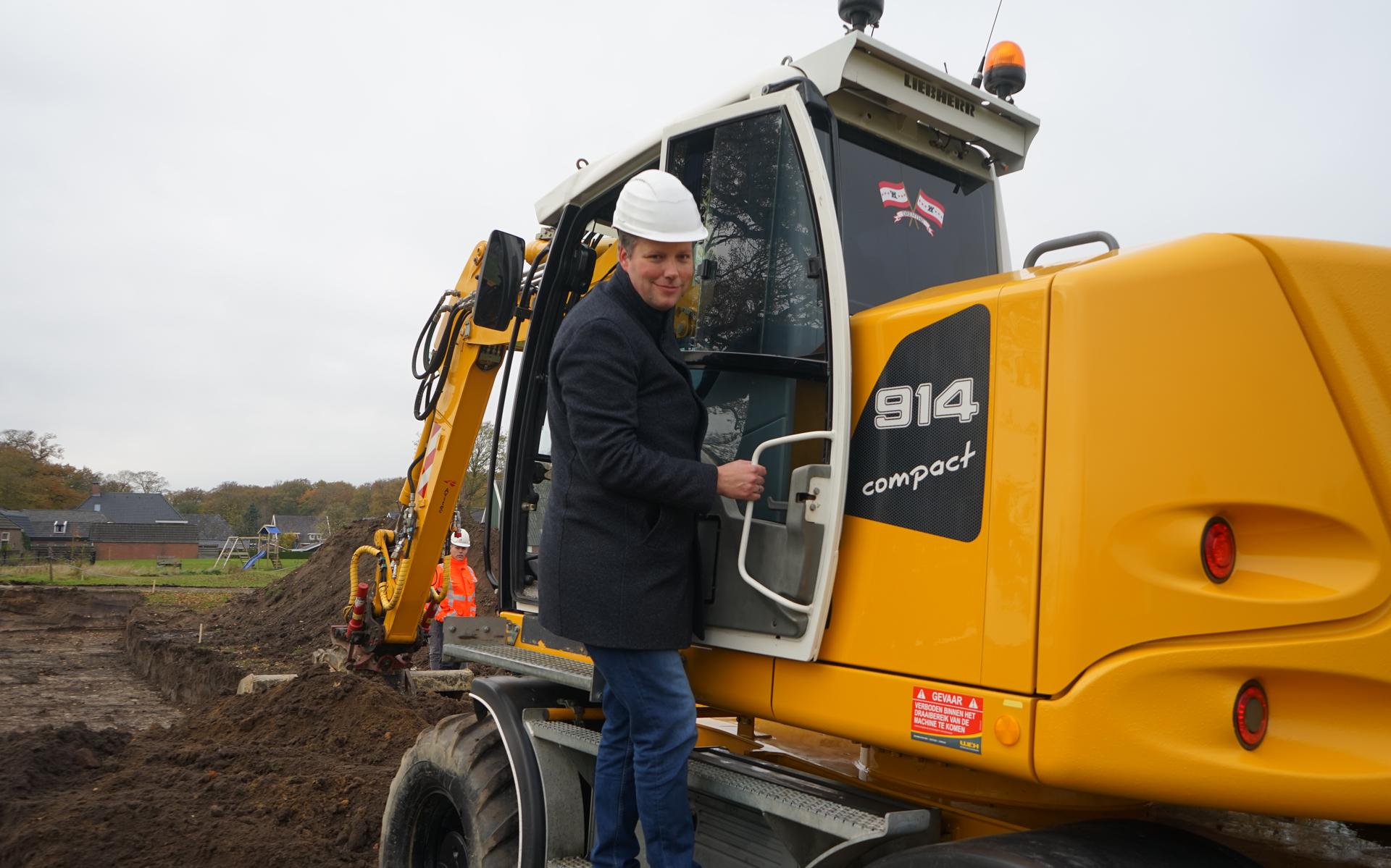 Uitbreidingsplan An de Boerbrink in Westerbork wordt bouwrijp gemaakt. Wethouder Dennis Bouwman geef