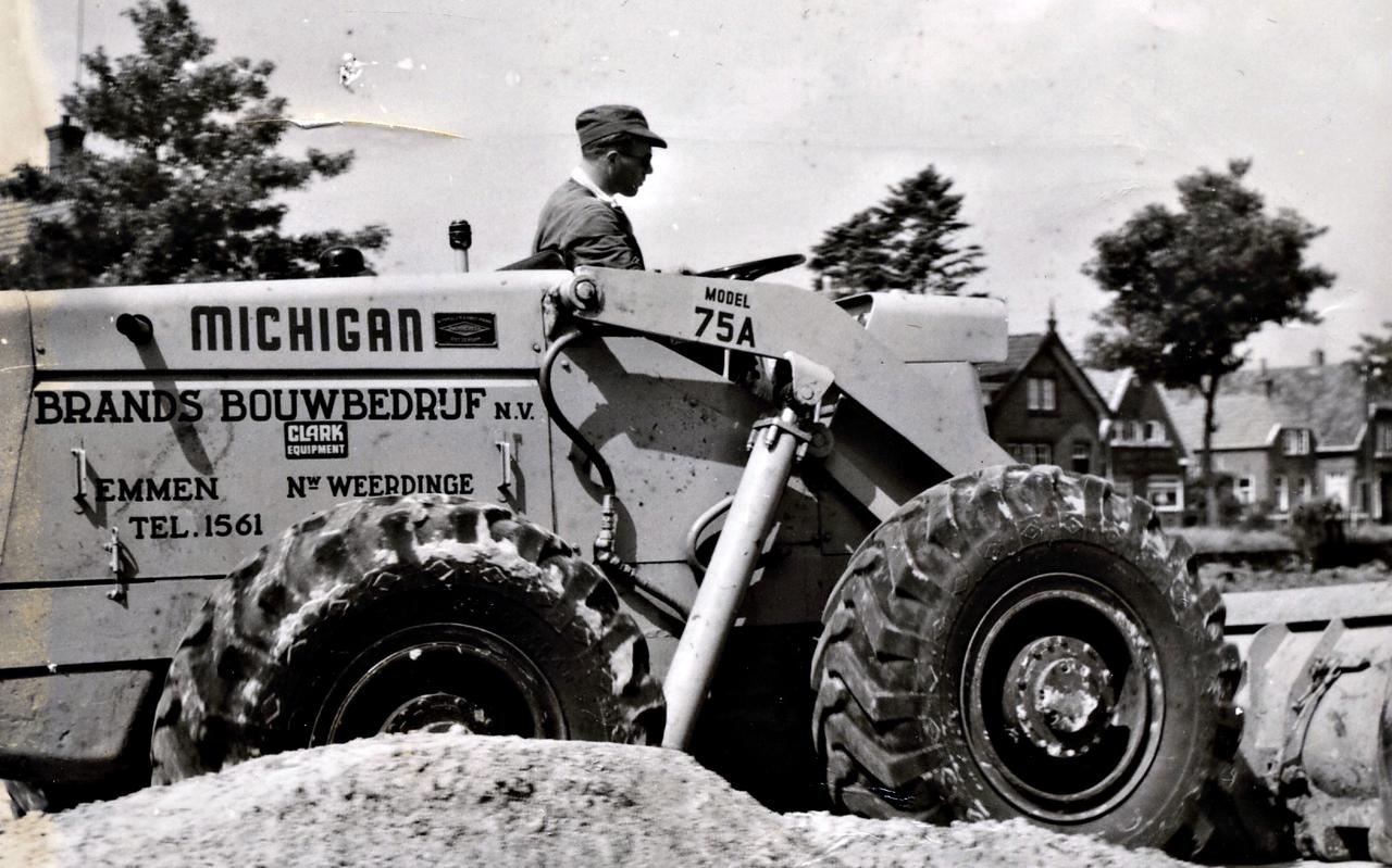 In 1956 baarde het bedrijf opzien door de aanschaf van een Amerikaanse shovel. In 1956 baarde het bedrijf opzien door de aanschaf van een Amerikaanse shovel.