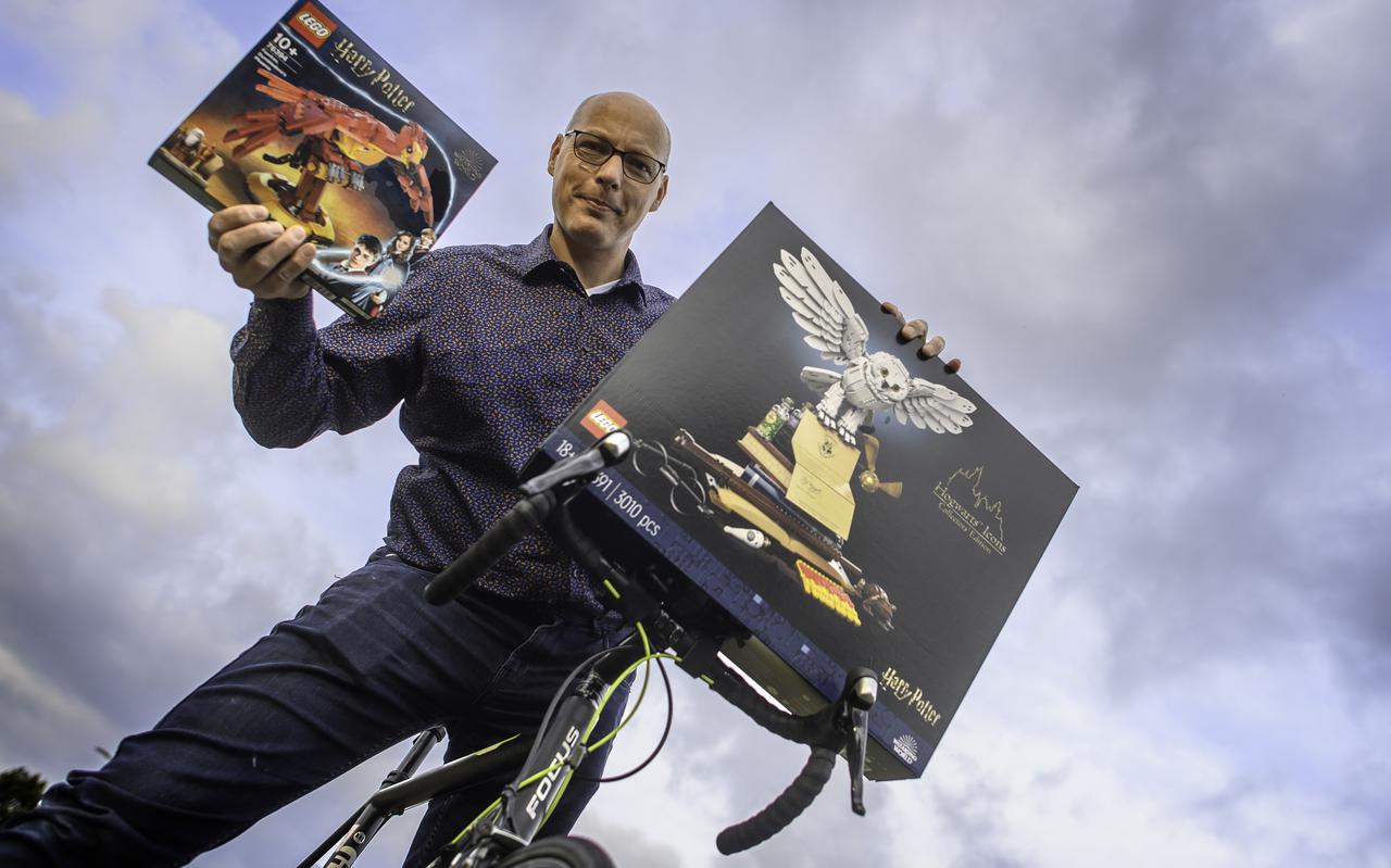 Agent Sander Tulp fietst door Nederland om zieke collega's een hart onder de riem te steken. Hij geeft onder andere LEGO aan een collega die worstelt met mentale problemen door een levensbedreigende situatie. Agent Sander Tulp fietst door Nederland om zieke collega's een hart onder de riem te steken. Hij geeft onder andere LEGO aan een collega die worstelt met mentale problemen door een levensbedreigende situatie.