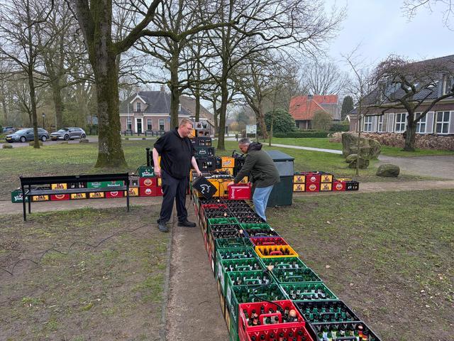 Zo’n honderd kratten ingeleverd voor bierkrattenkruis. Dit is hoe Diever aanhaakt bij The Passion