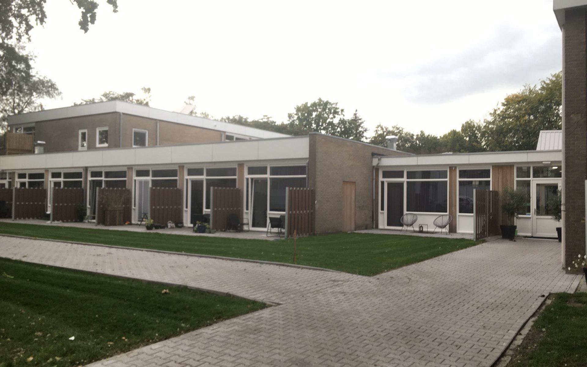 Het wooncomplex De Flint in Emmen telt 88 studio's voor jonge mensen. Eerder was het een schoolgebouw.