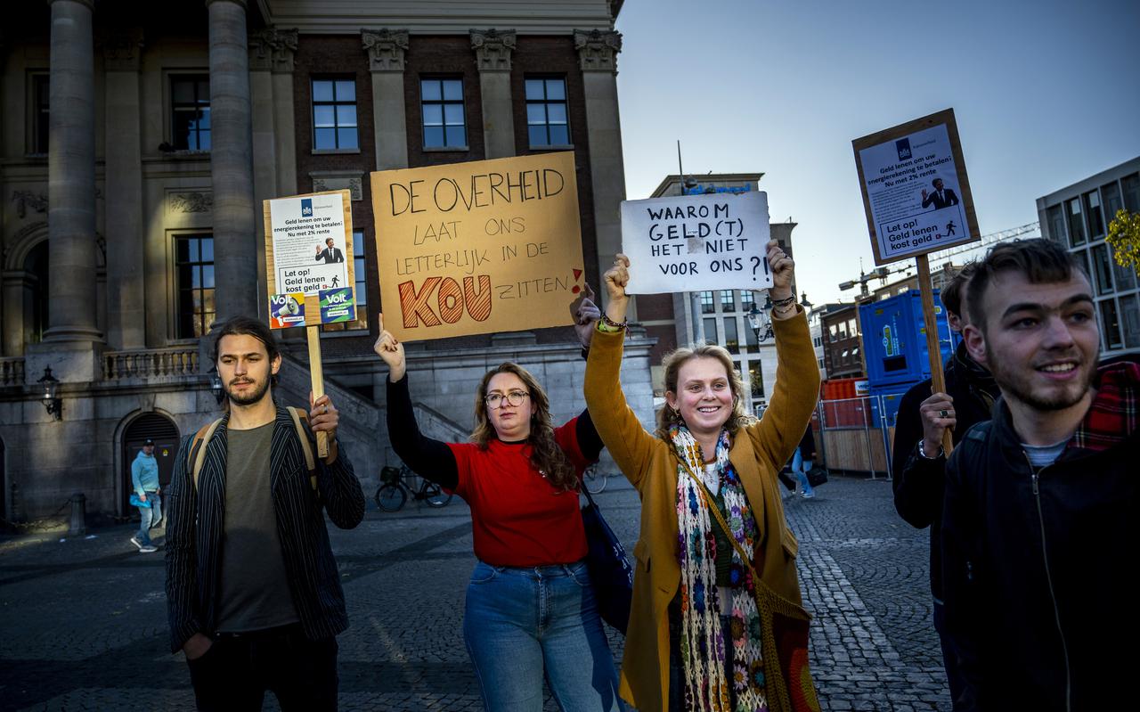 In Groningen gingen studenten  de straat op omdat ze in aanmerking willen komen voor de energietoeslag van 1300 euro.