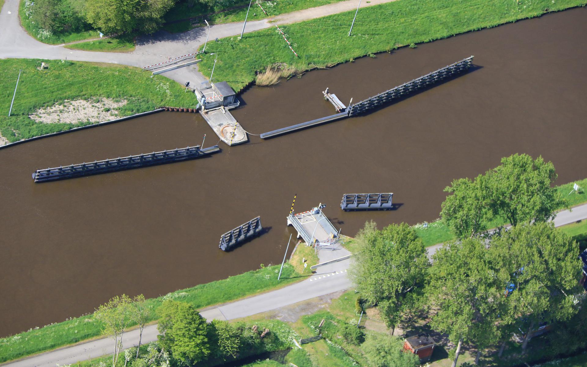 De restanten van de verdwenen Paddepoelsterbrug zijn in september verwijderd.