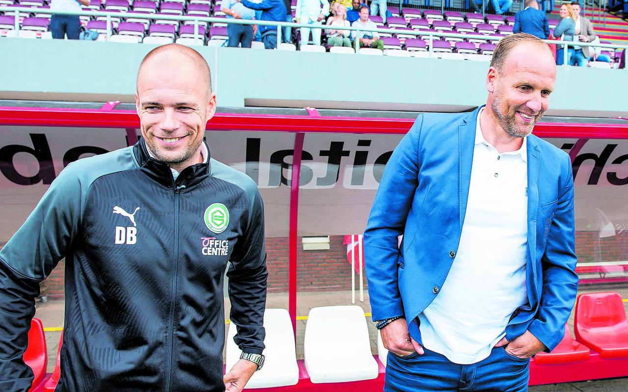 FC Groningen-trainer Danny Buijs (links) en FC Emmen-trainer Dick Lukkien hopen nog nieuwe aanwinsten te kunnen verwelkomen voor dinsdag 0.00 uur. FC Groningen-trainer Danny Buijs (links) en FC Emmen-trainer Dick Lukkien hopen nog nieuwe aanwinsten te kunnen verwelkomen voor dinsdag 0.00 uur.