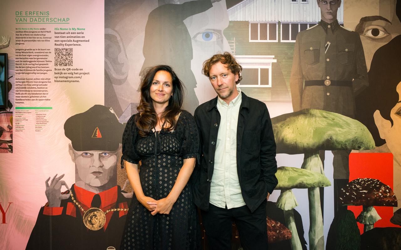 Eline Jongsma en Kel O'Neill tijdens de onthulling van hun kunstproject His Name Is My Name in het Herinneringscentrum Kamp Westerbork.