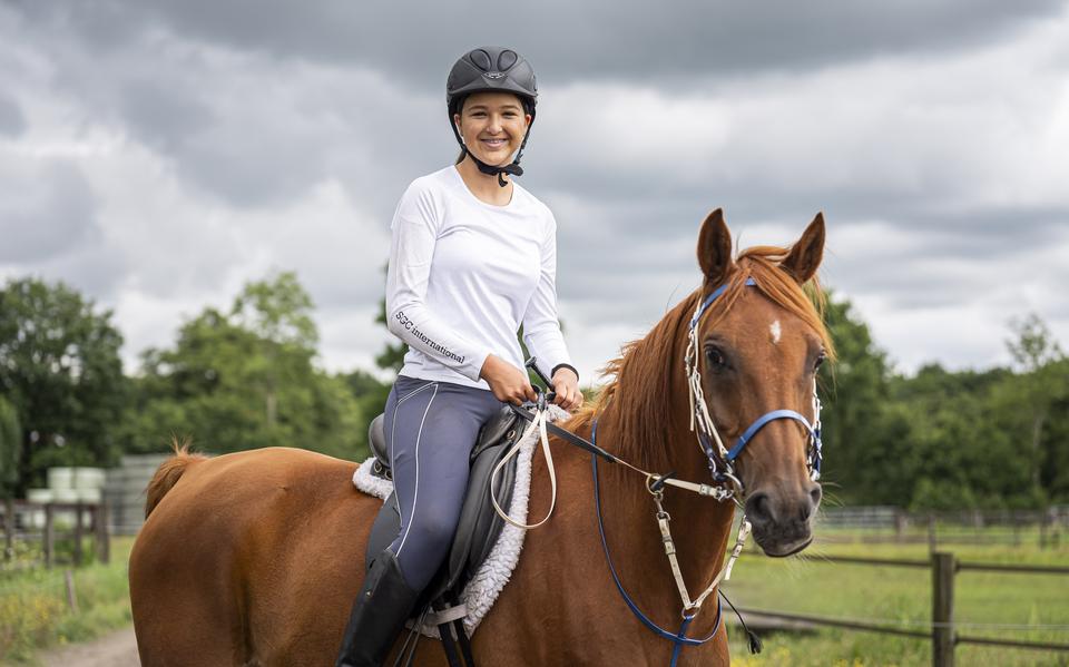 Amèl en haar paard Mansour zijn precies even oud.