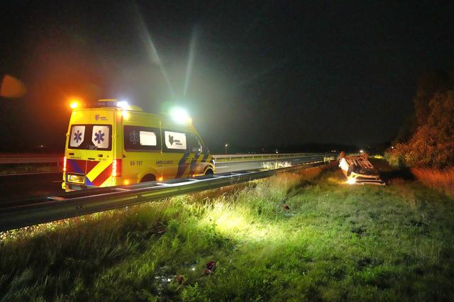 LIVE | Graafmachine brandt uit op Vlieland & automobilist gewond bij eenzijdig ongeval op A32 bij Me