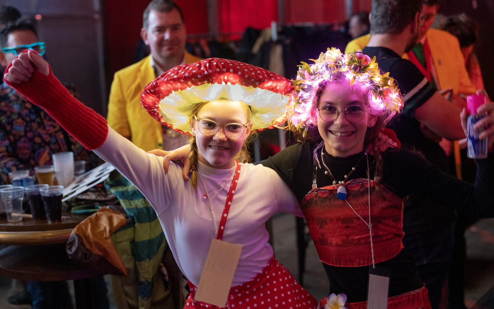 Jonge carnavalsvierders komen alvast in de stemming in Barger-Compascuum