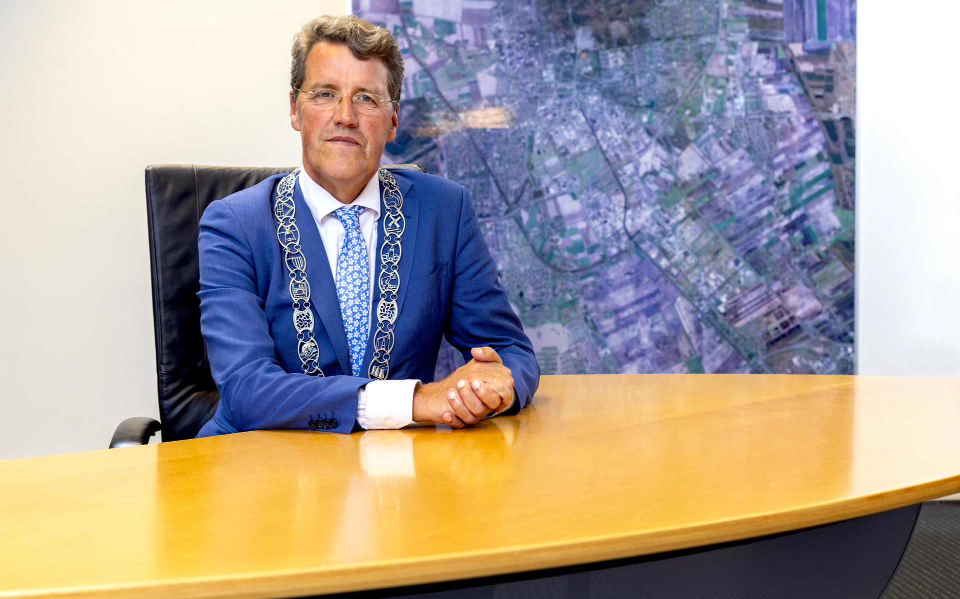 Geld uit Den Haag voor toezicht en beveiligers tussen station Emmen en Ter Apel. Bezoek minister Fab