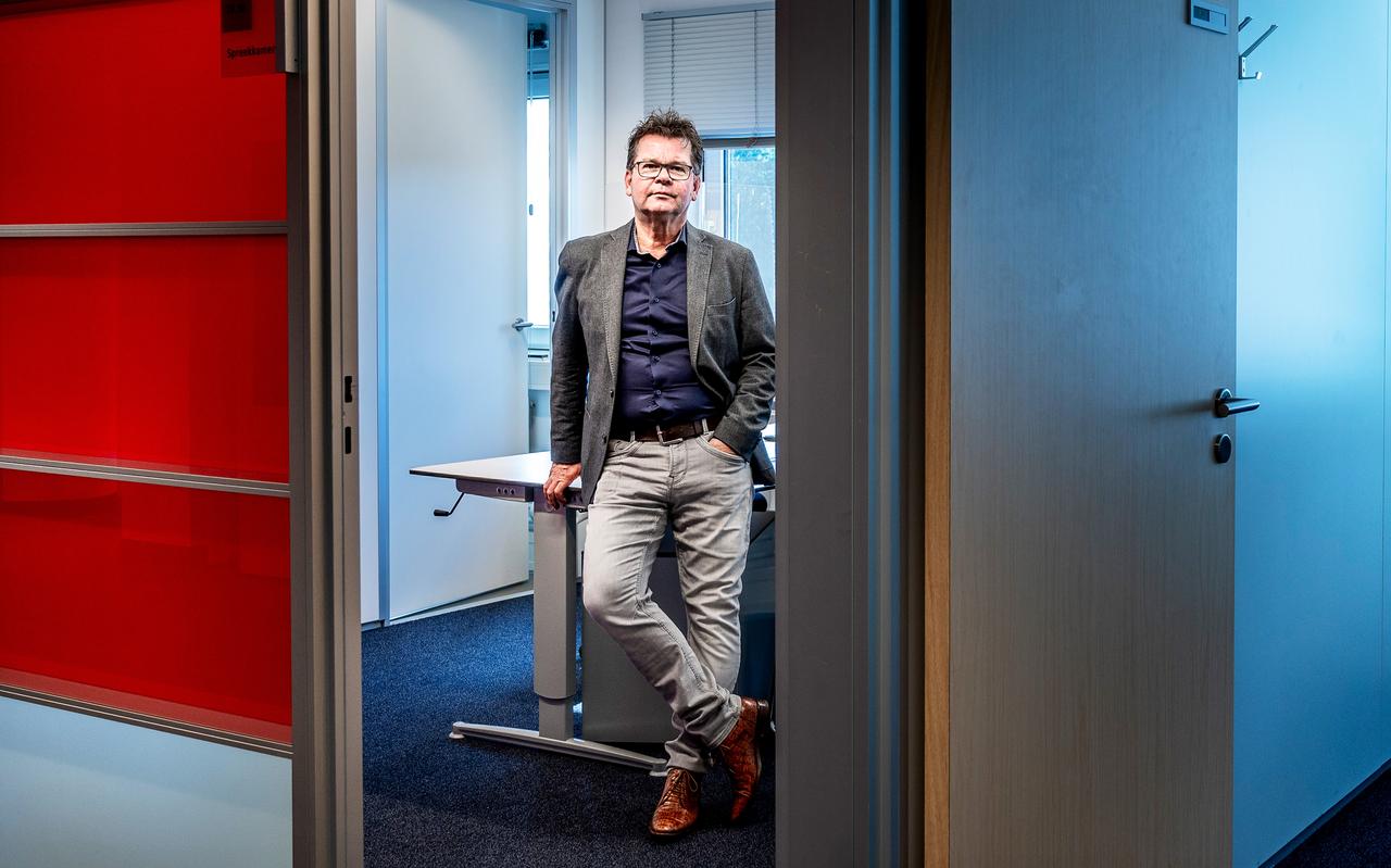Arbeidsmarktdeskundige Erik Oosterveld: ,,Personeelskrapte en tegelijkertijd veel mensen in de bijstand. Daar zit iets scheef.'' Arbeidsmarktdeskundige Erik Oosterveld: ,,Personeelskrapte en tegelijkertijd veel mensen in de bijstand. Daar zit iets scheef.''
