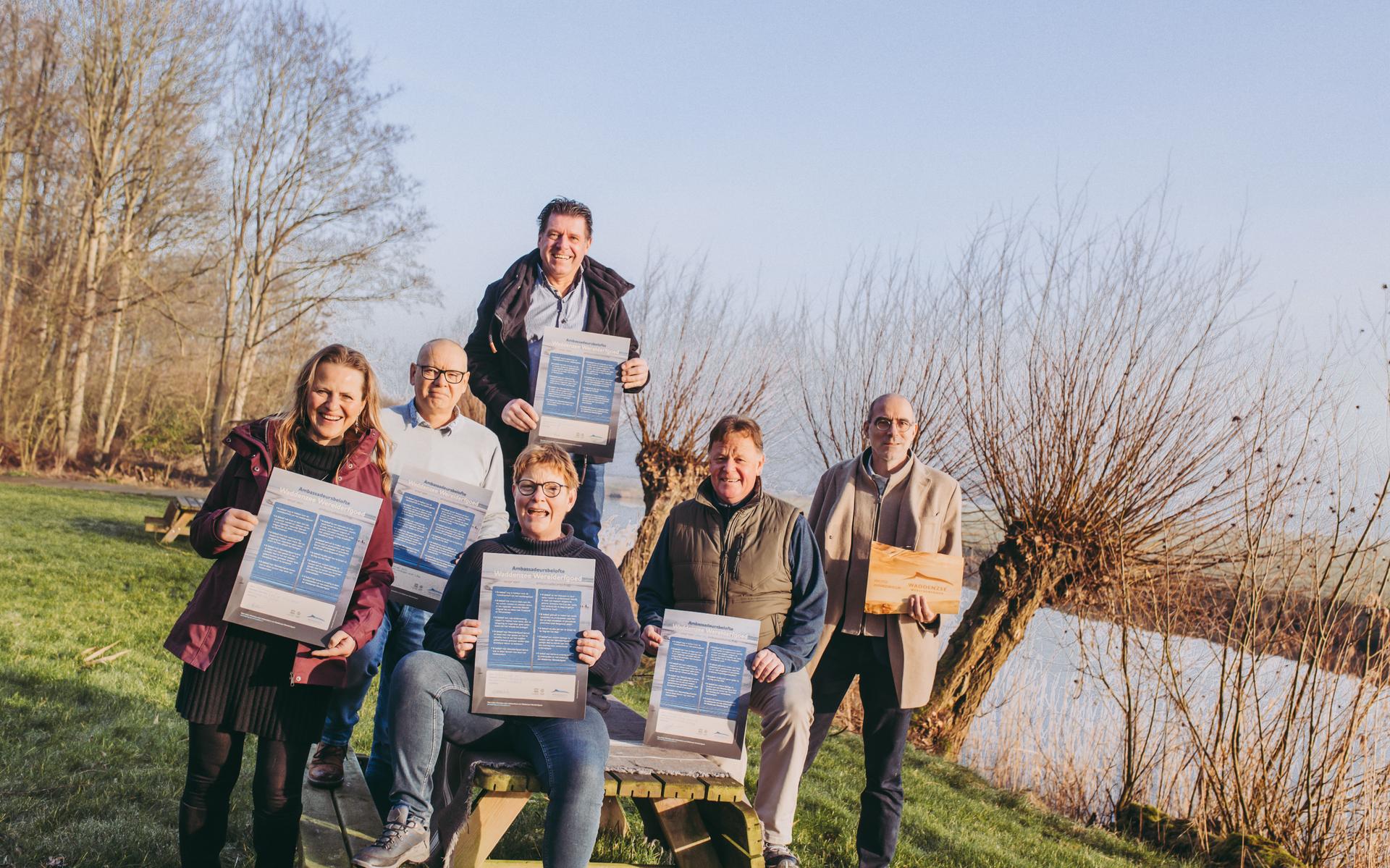 v.l.n.r.: Ester van Joolen, Wim Spijk, Heleen Westerhof, Jan Kraster, Marten Japenga en Wethouder Arjen Nolles.