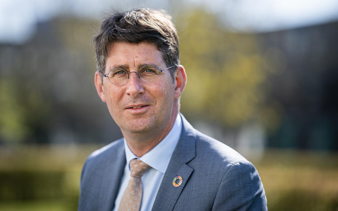 Voorzitter Dick Pouwels van de Hanzehogeschool. Voorzitter Dick Pouwels van de Hanzehogeschool.
