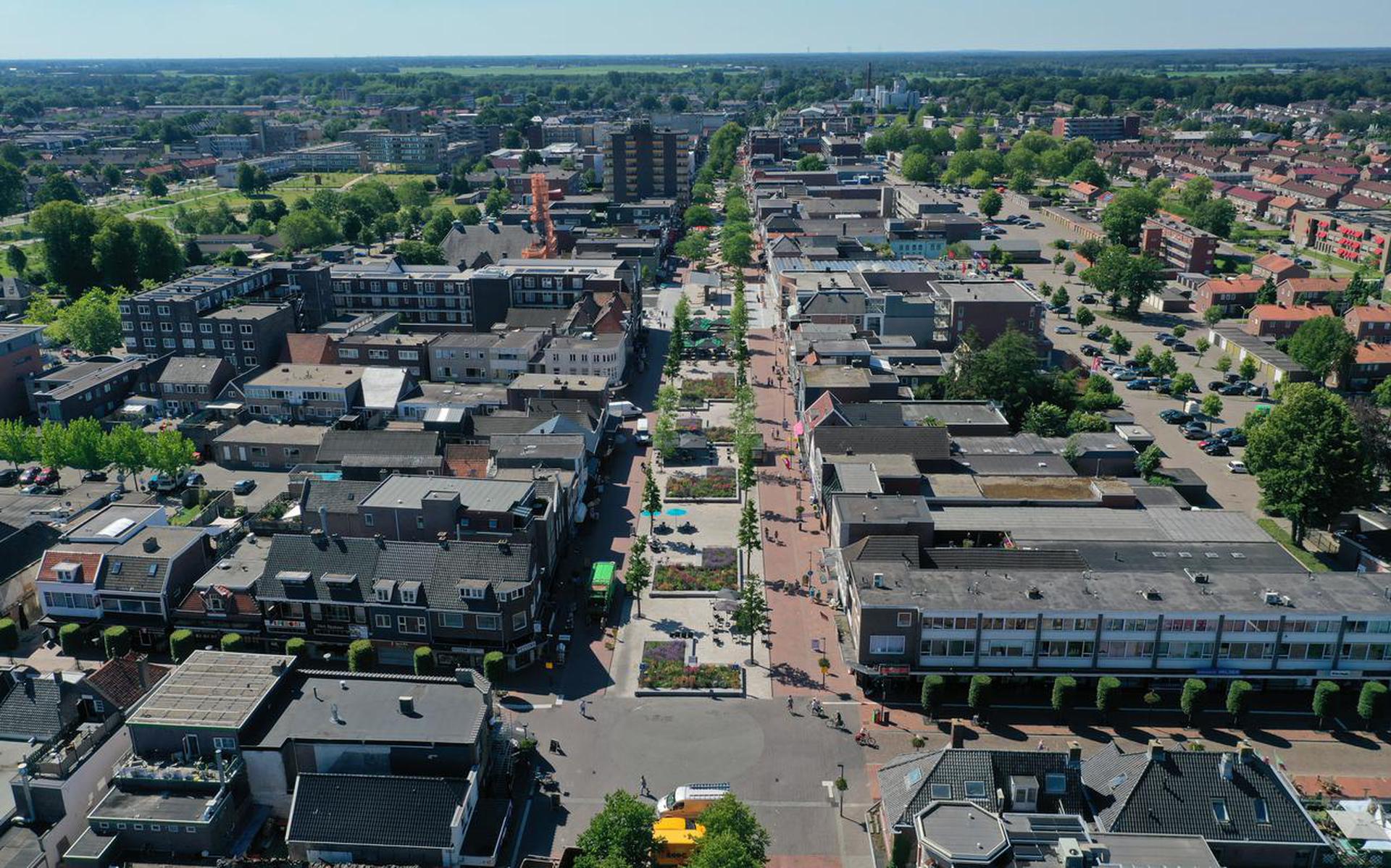 Luchtfoto van de Hoofdstraat in Hoogeveen.