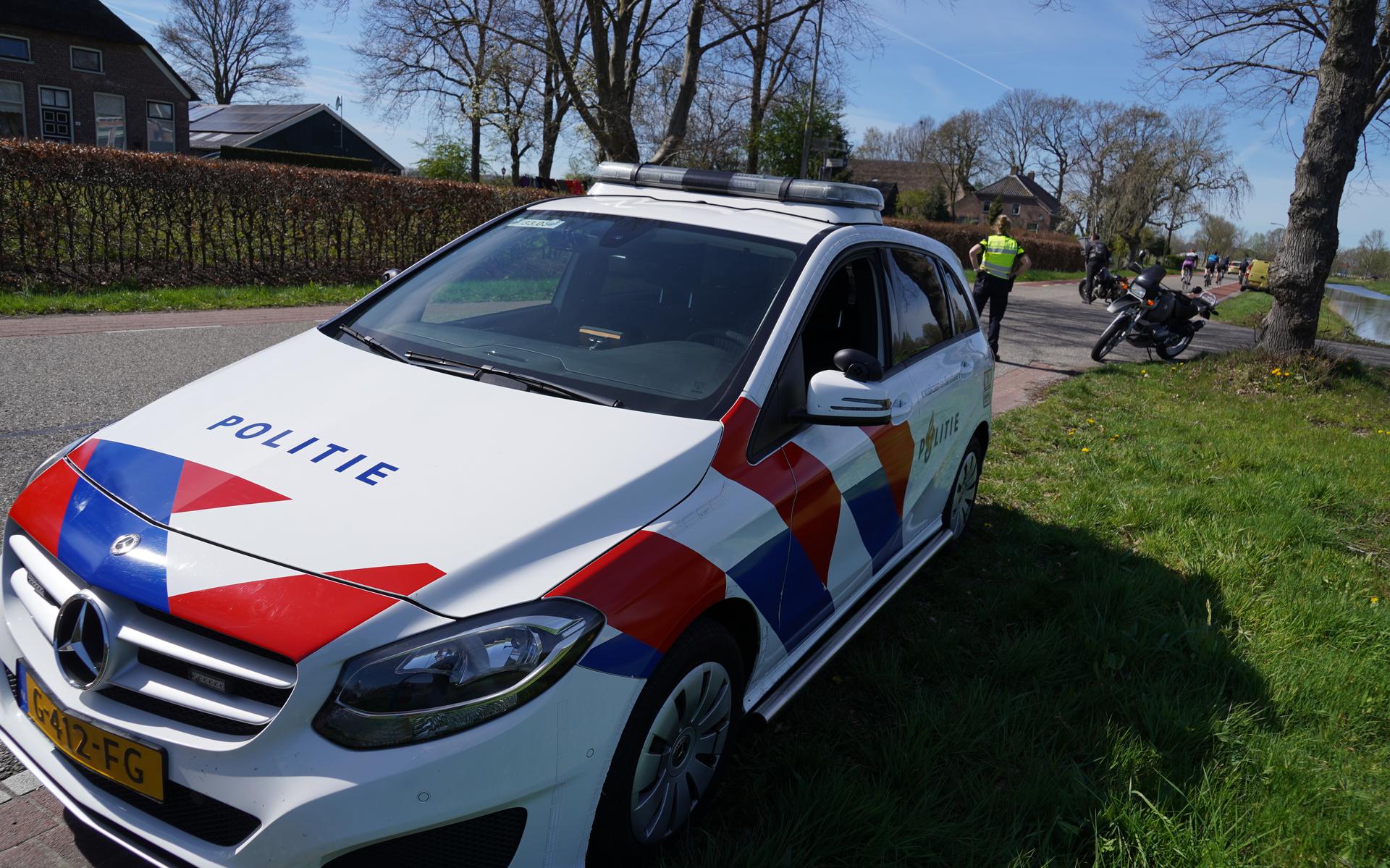 Een motorrijder is zaterdagmiddag gewond geraakt nadat hij gevallen is op de Weidenweg in Broekhuizen. 
