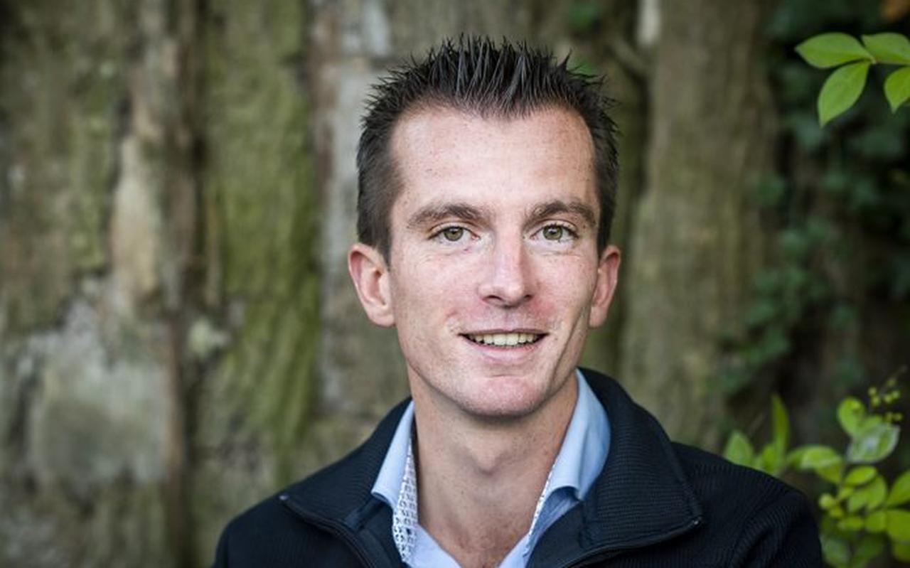 Erik werd door boerin Annemiek afgewezen, ondanks gevoelens voor elkaar. Erik werd door boerin Annemiek afgewezen, ondanks gevoelens voor elkaar.