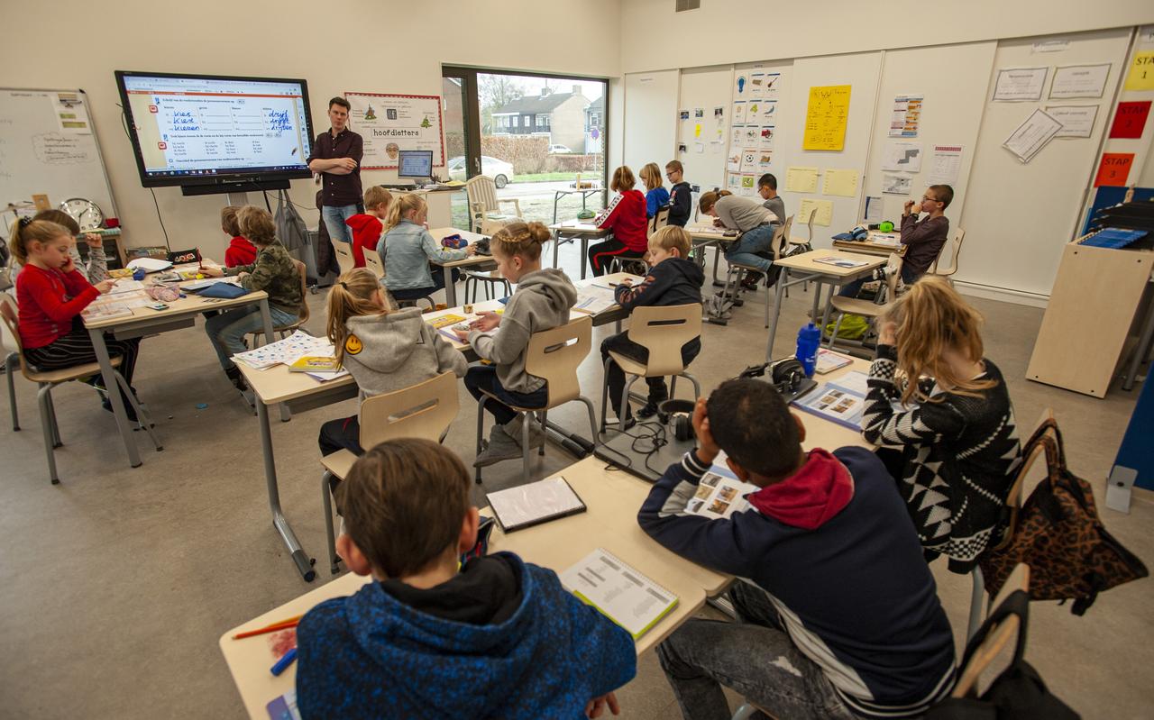 Basisschool 't Oelebred mag zich in een grote populariteit bij leerlingen en hun ouders verheugen. Dit leidt zelfs tot huisvestingsproblemen. Basisschool 't Oelebred mag zich in een grote populariteit bij leerlingen en hun ouders verheugen. Dit leidt zelfs tot huisvestingsproblemen.