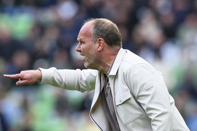 Dick Lukkien nu wel blij met matige vertoning tegen Heracles. ‘Tegen Ajax zullen wij daarop reageren